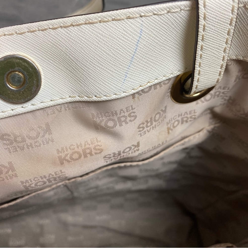 Michael Kors Jet Set White Saffiano Leather Travel Tote - Picture 4 of 17